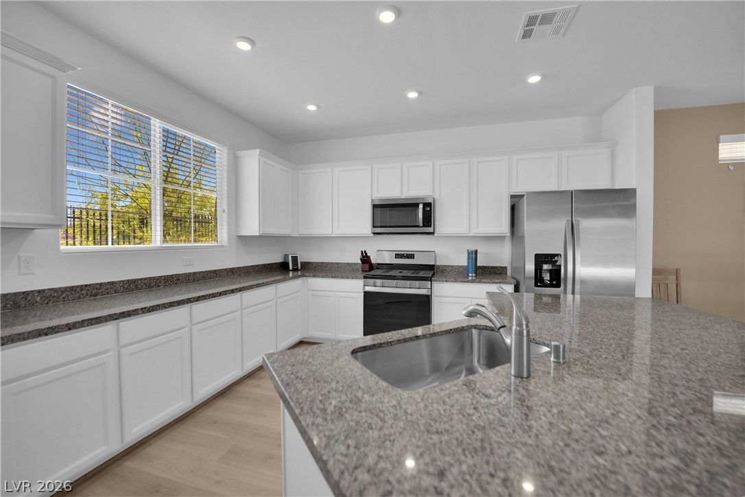 10691 Sariah Skye Avenue — photo 4