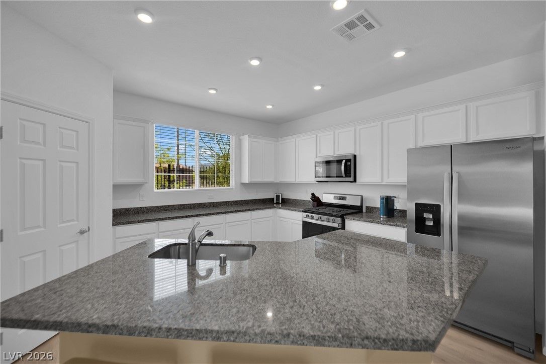 10691 Sariah Skye Avenue — photo 5