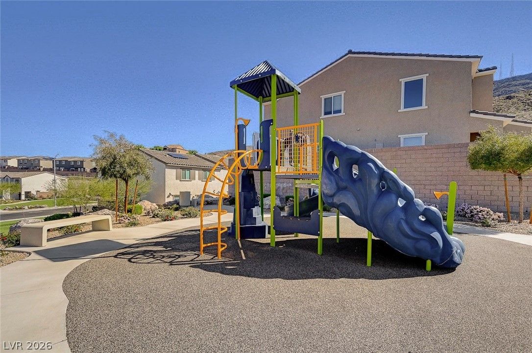 305 Quail Dove Avenue — photo 2