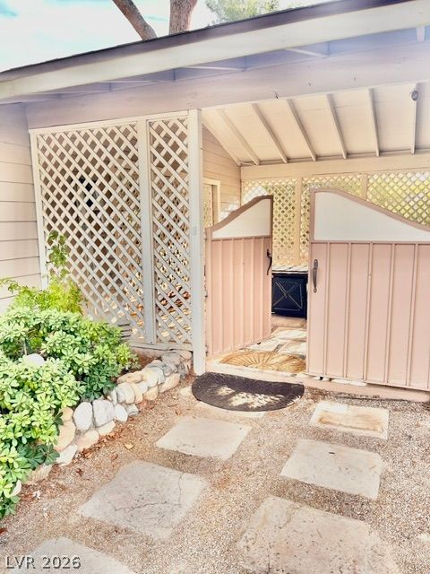 2612 Casey Drive — photo 2