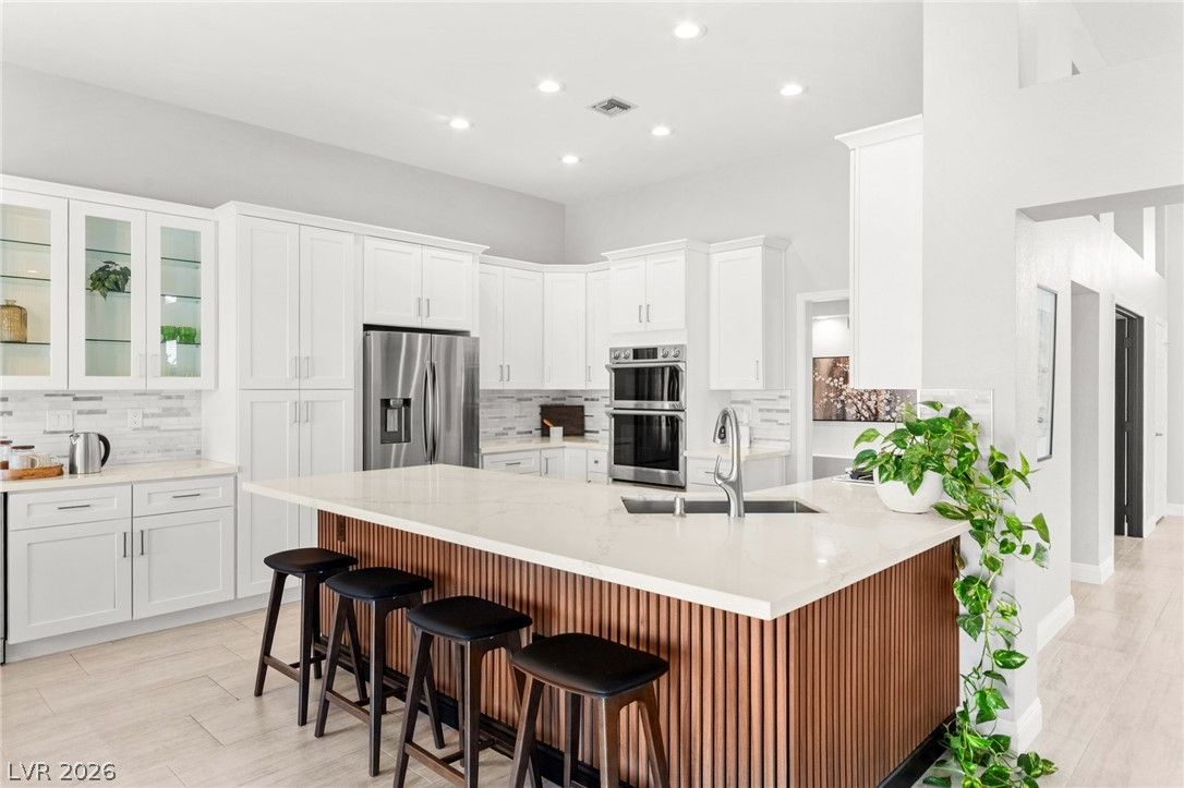 2900 Crown Ridge Drive — photo 2