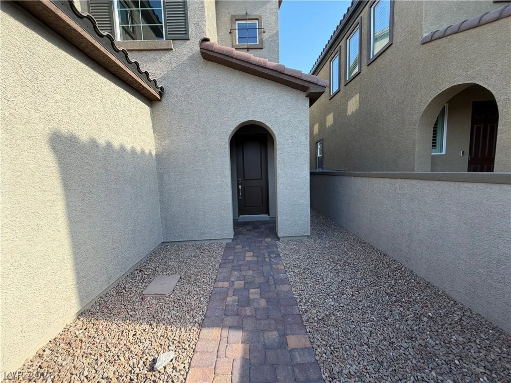 10661 Valletta Avenue — photo 4