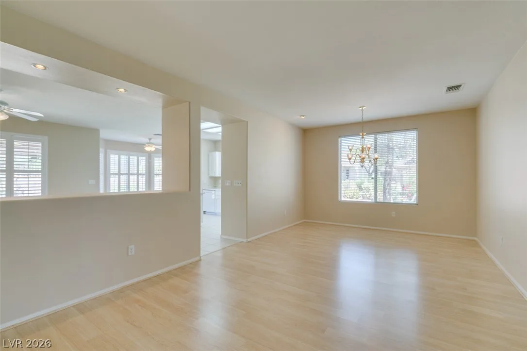 431 VINEWOOD Court — photo 2