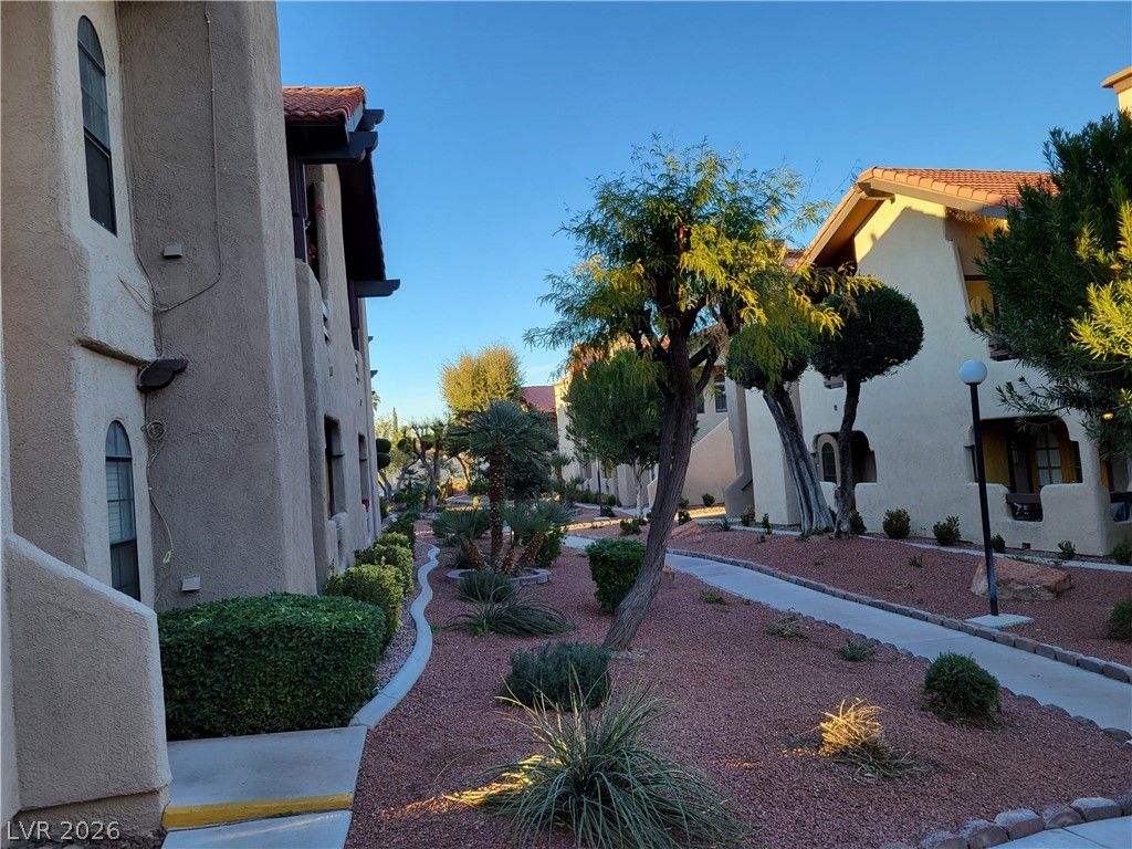 4054 Crete Lane D — photo 3