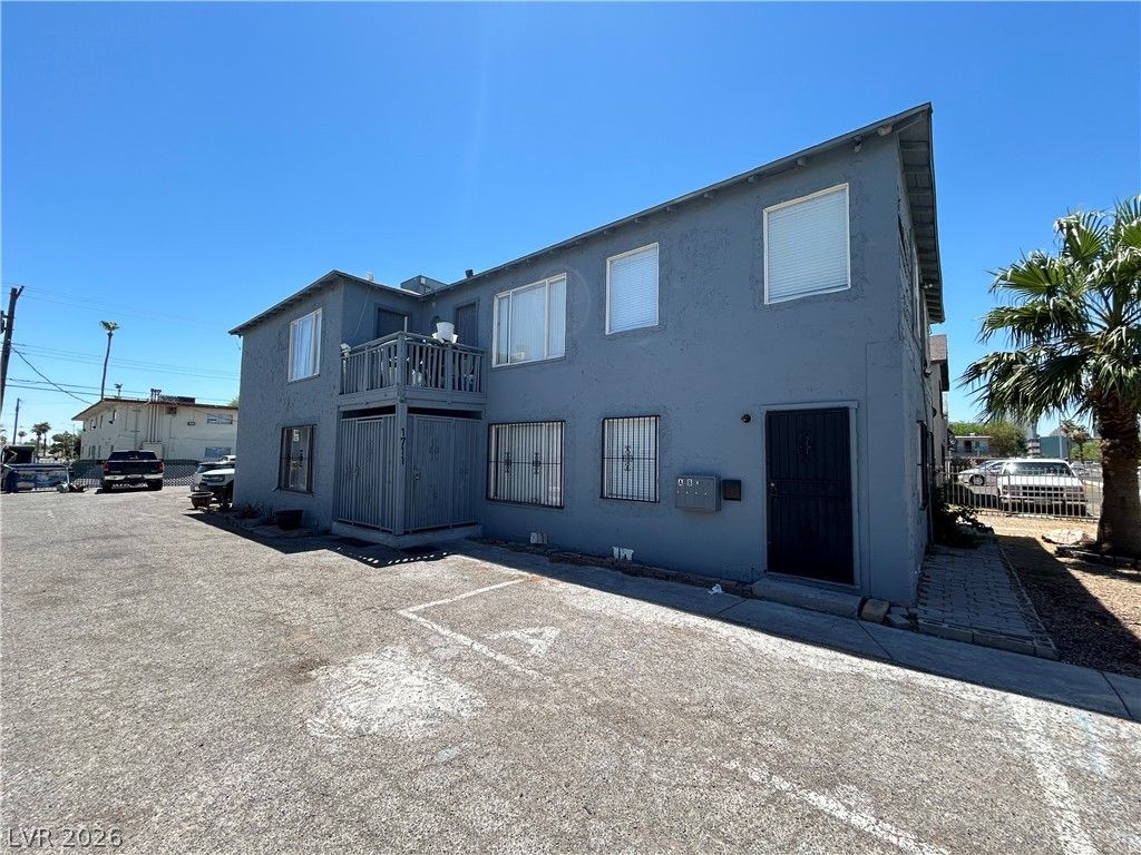 1711 Santa Paula Drive — photo 2