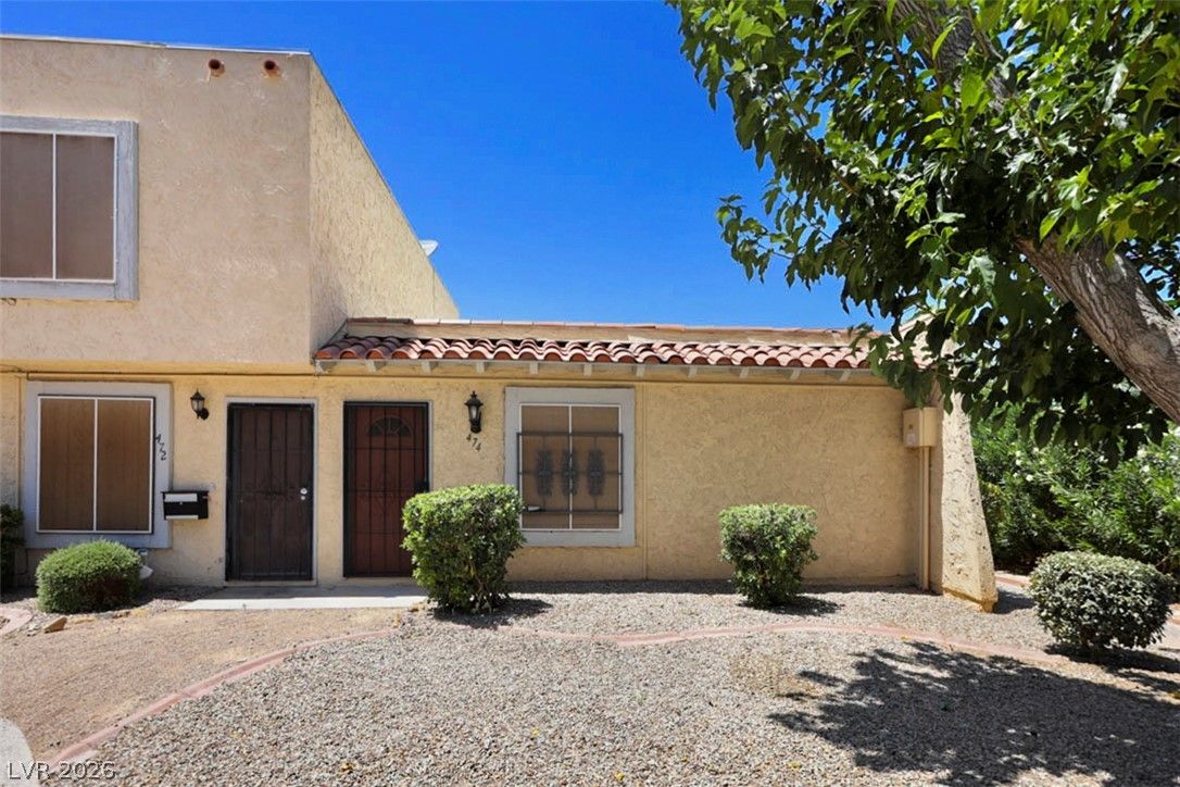 474 Las Casitas Way — photo 1 of 34