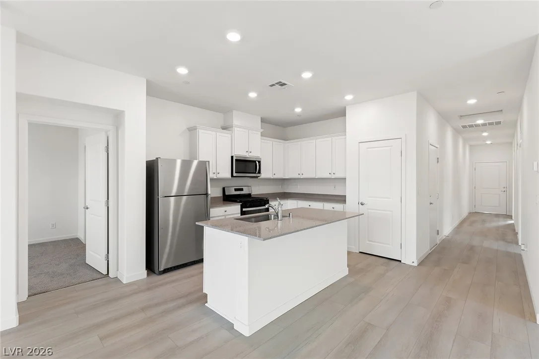 2754 Avril Point Street — photo 3