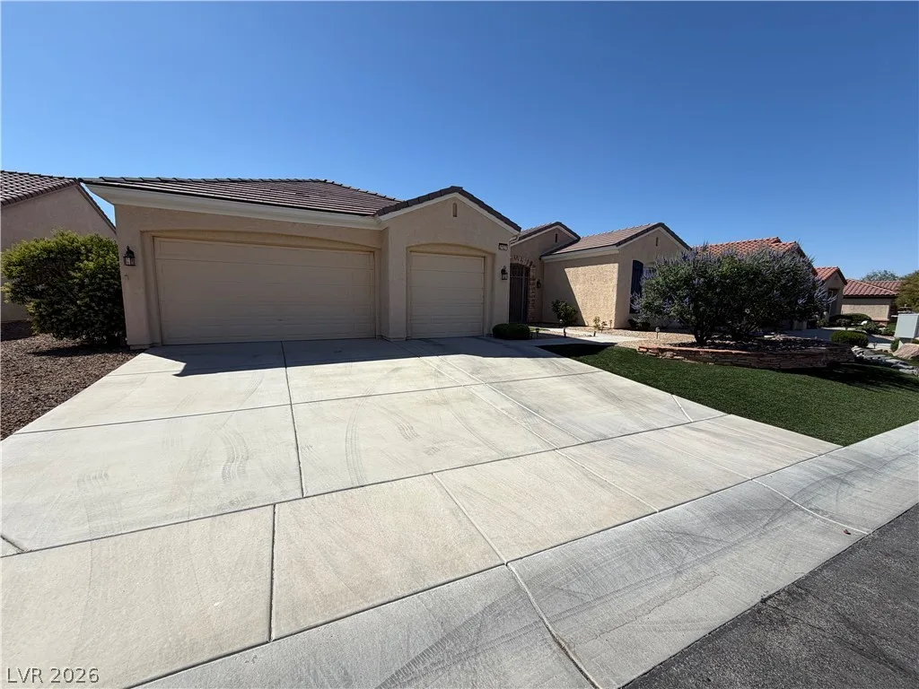2127 Clearwater Lake Drive — photo 2