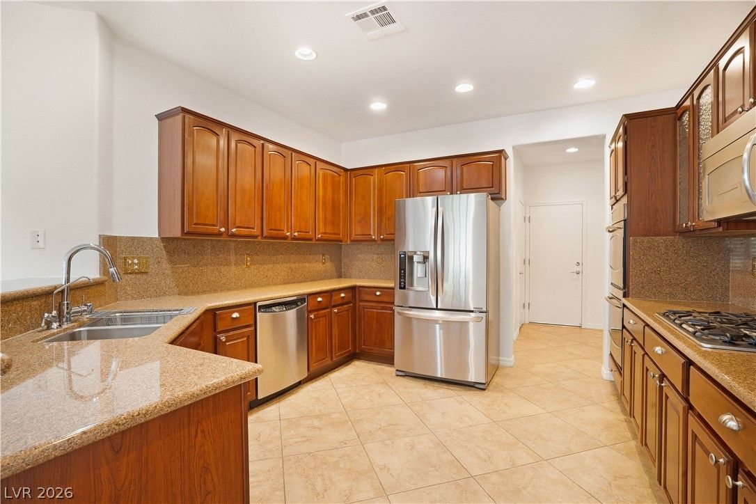 2353 Orangeburg Place — photo 5 of 33