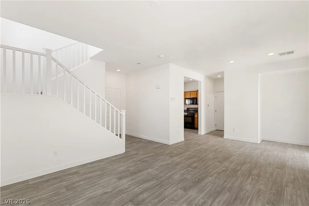 920 Shades End Avenue — photo 3 of 16
