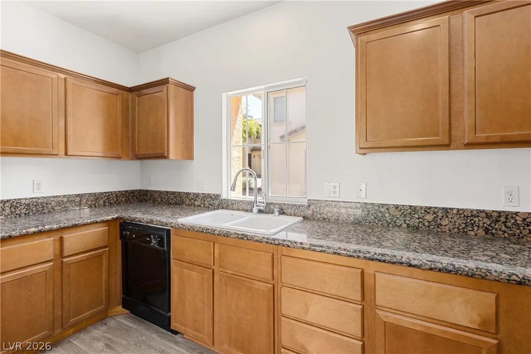 920 Shades End Avenue — photo 5 of 16
