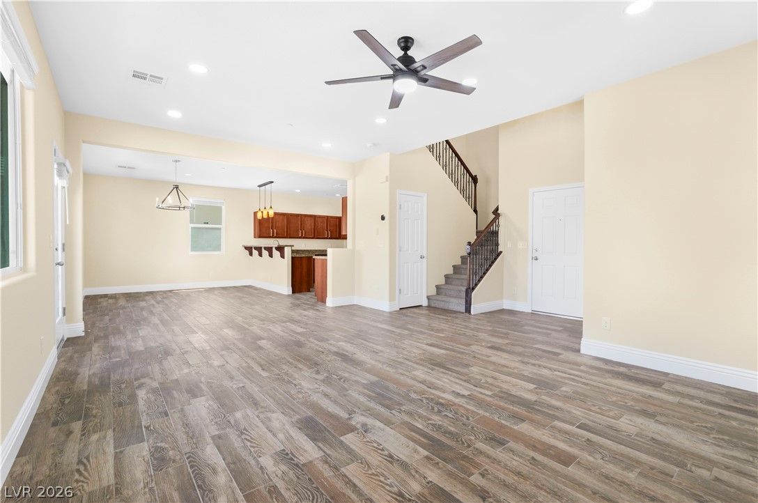 948 West Crescent Falls Street — photo 5 of 29