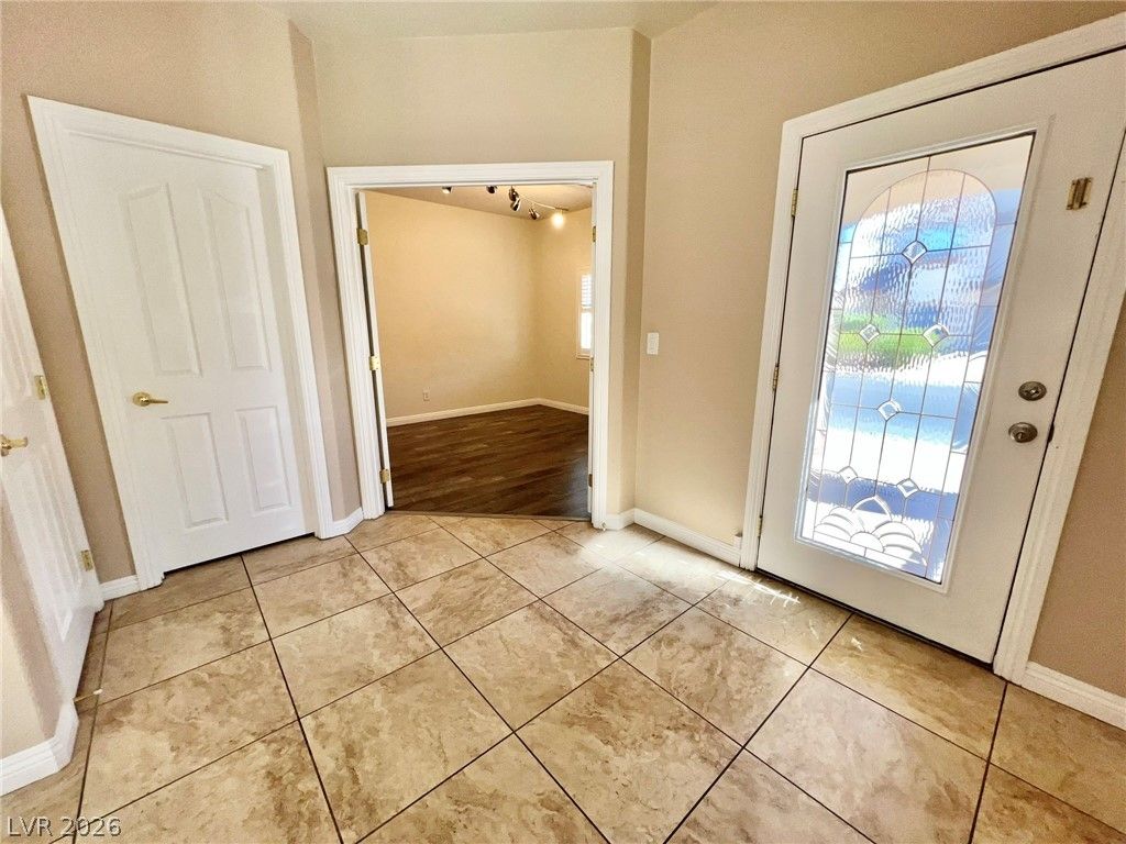 5014 Tunnel Falls Drive — photo 4