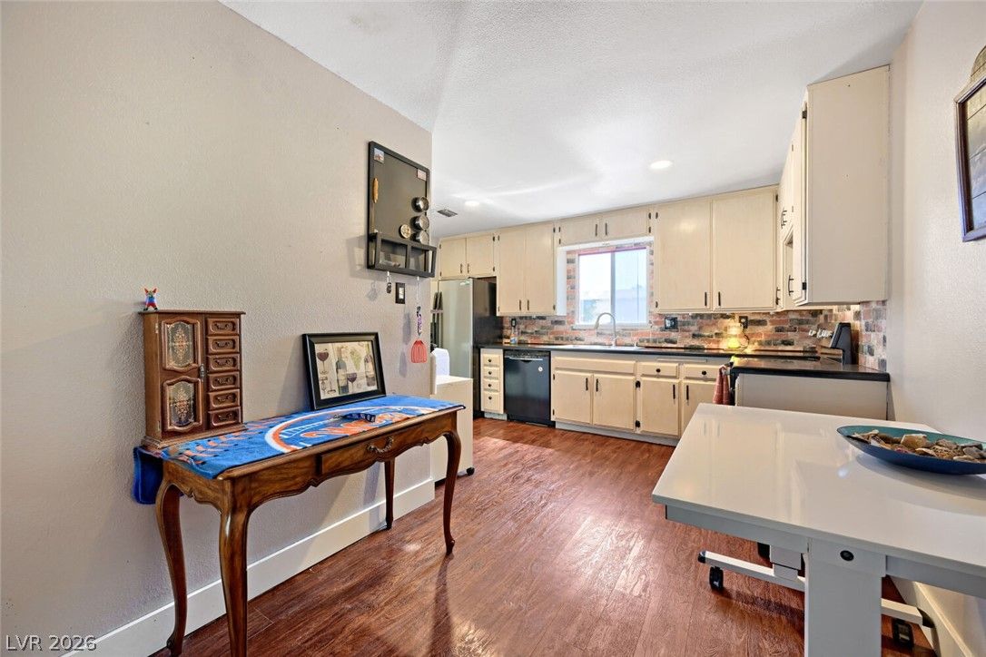 221 Pecos Way — photo 4