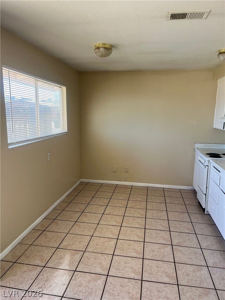 2028 Daley Street 1 — photo 2