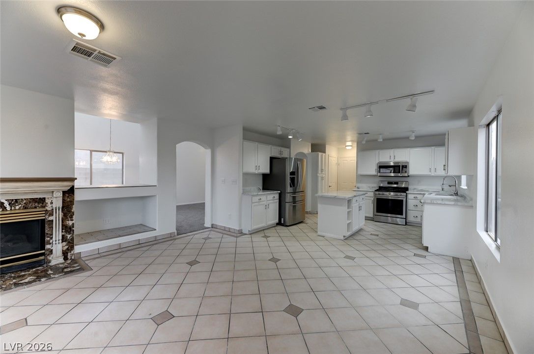 4548 Grand Rock Drive — photo 5 of 18