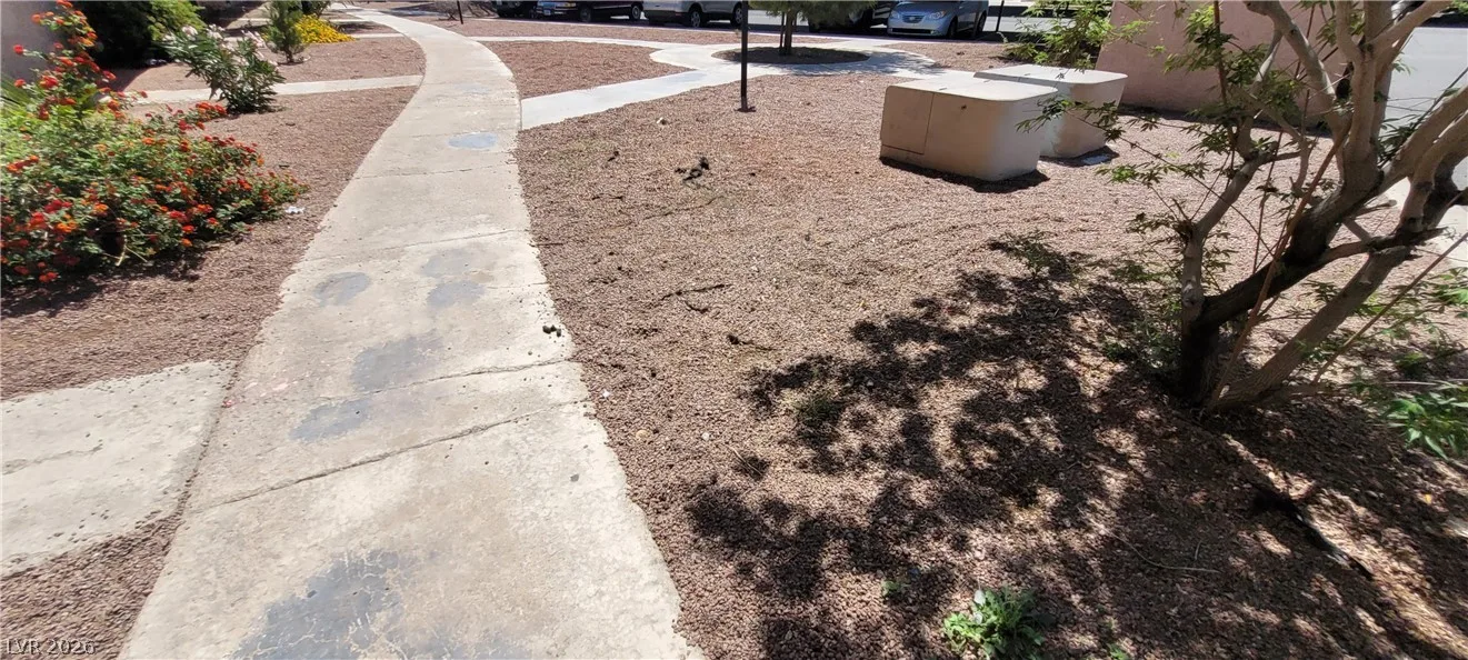 615 South Royal Crest Circle 9 — photo 2 of 7
