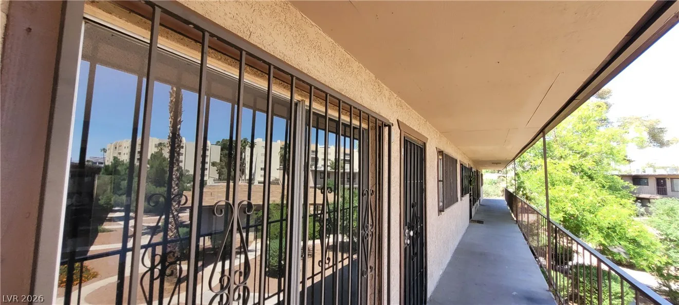 615 South Royal Crest Circle 9 — photo 5 of 7