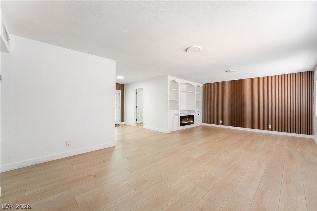 6101 Chelsea Circle — photo 4 of 20