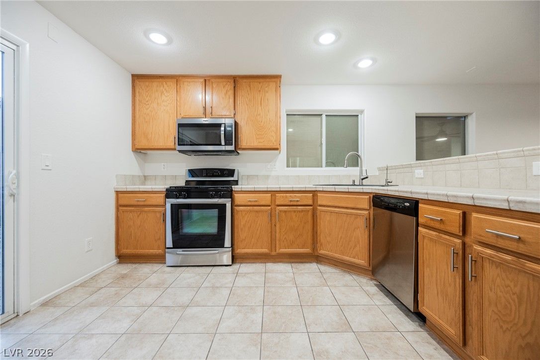 445 Royal Bridge Drive — photo 3