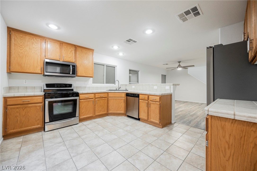 445 Royal Bridge Drive — photo 4