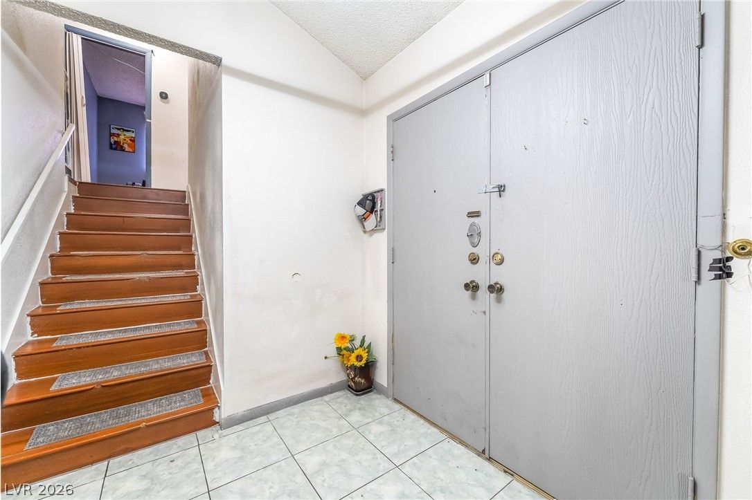 5201 Spencer Street — photo 5