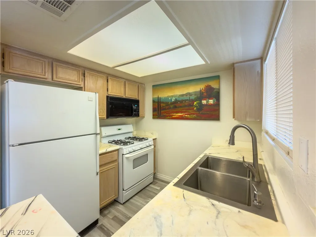 8070 West Russell Road 2063 — photo 4