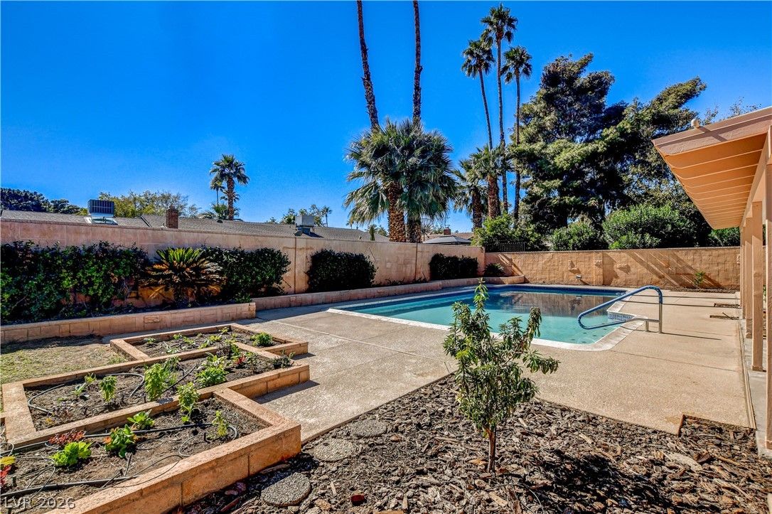 3753 Meadowcrest Drive — photo 3
