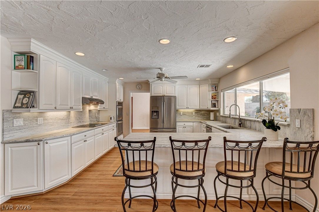 3753 Meadowcrest Drive — photo 4