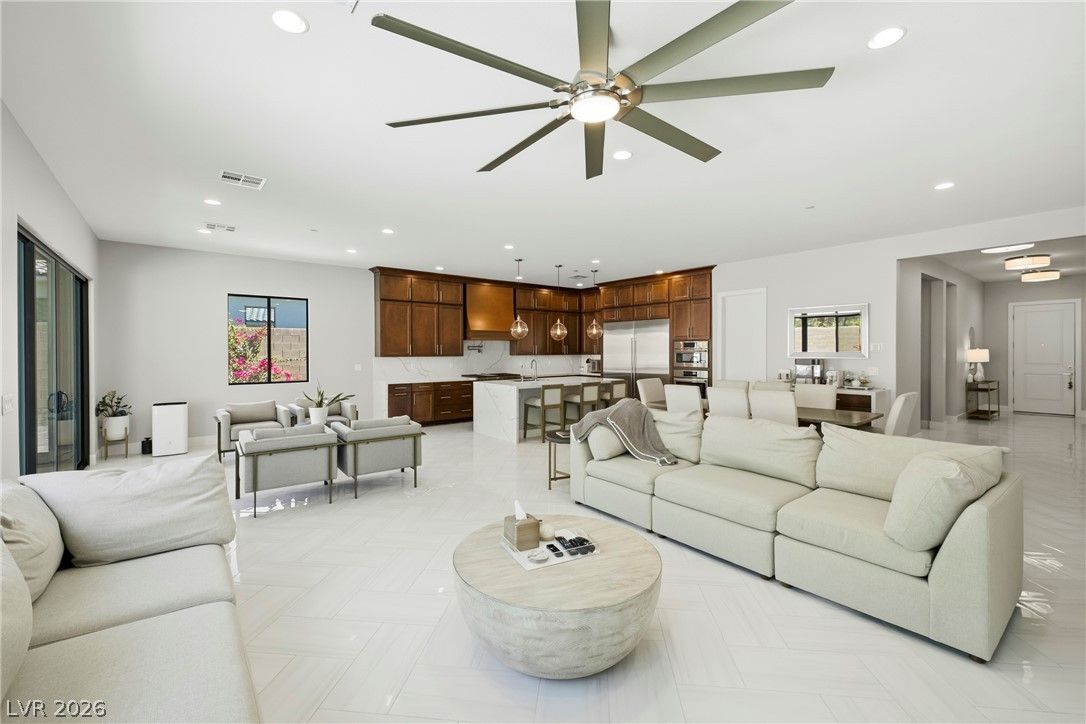 45 Garibaldi Way — photo 3