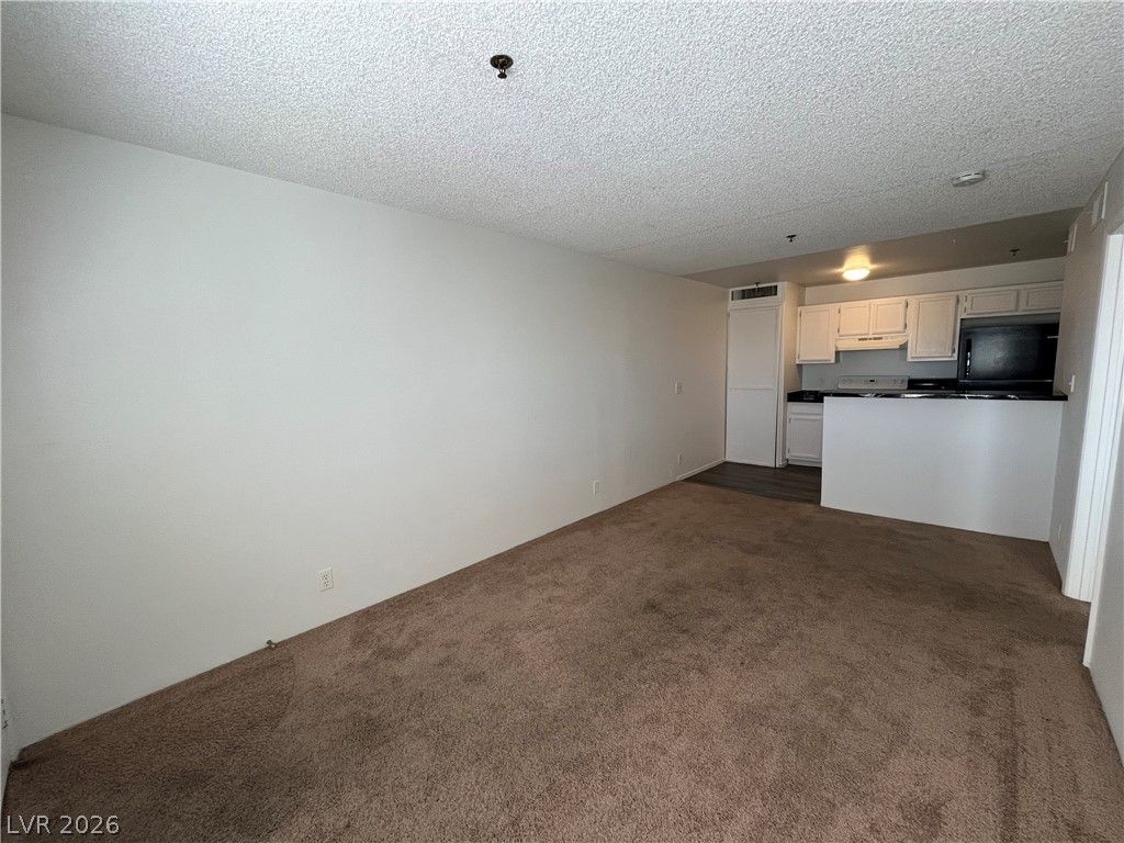 1381 East University Avenue 304 — photo 3 of 9