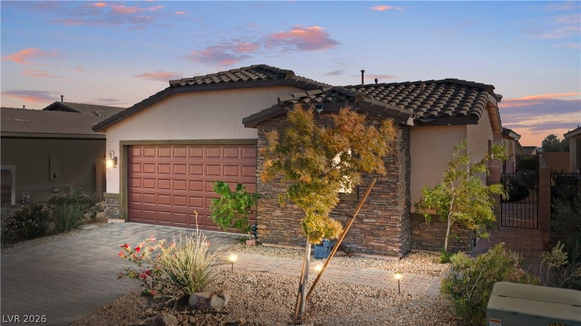 2079 Port Royal Drive — photo 2