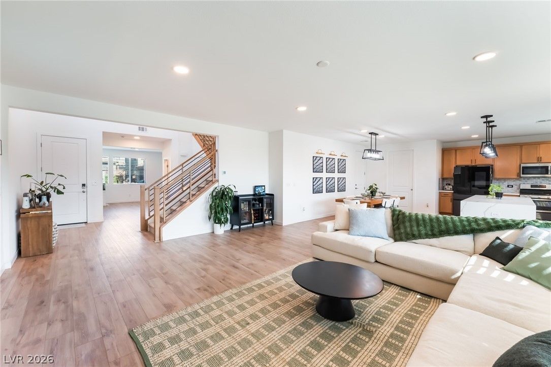 1305 Crimson Sunbird Avenue — photo 4