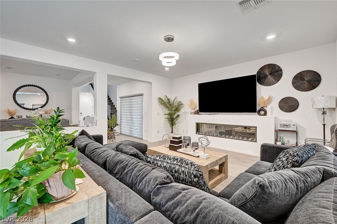645 Soaring Wings Avenue — photo 4 of 23