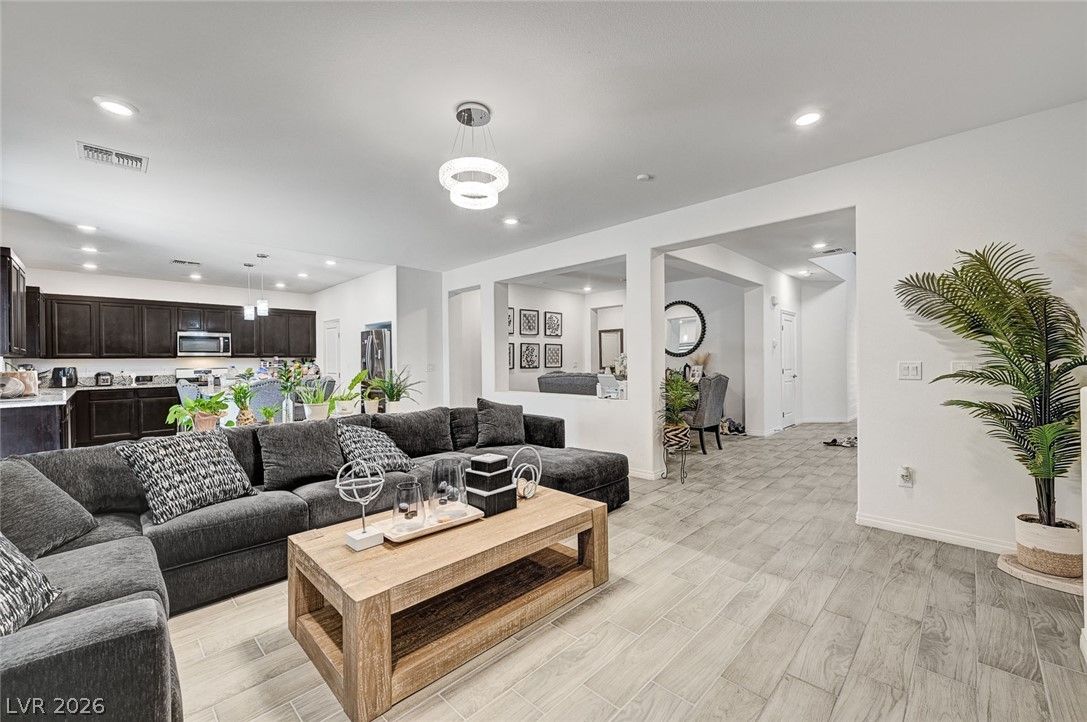 645 Soaring Wings Avenue — photo 5 of 23
