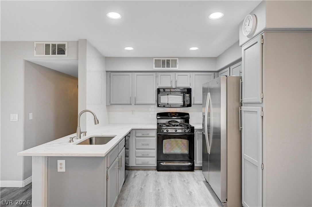 3425 East RUSSELL Road 223 — photo 3