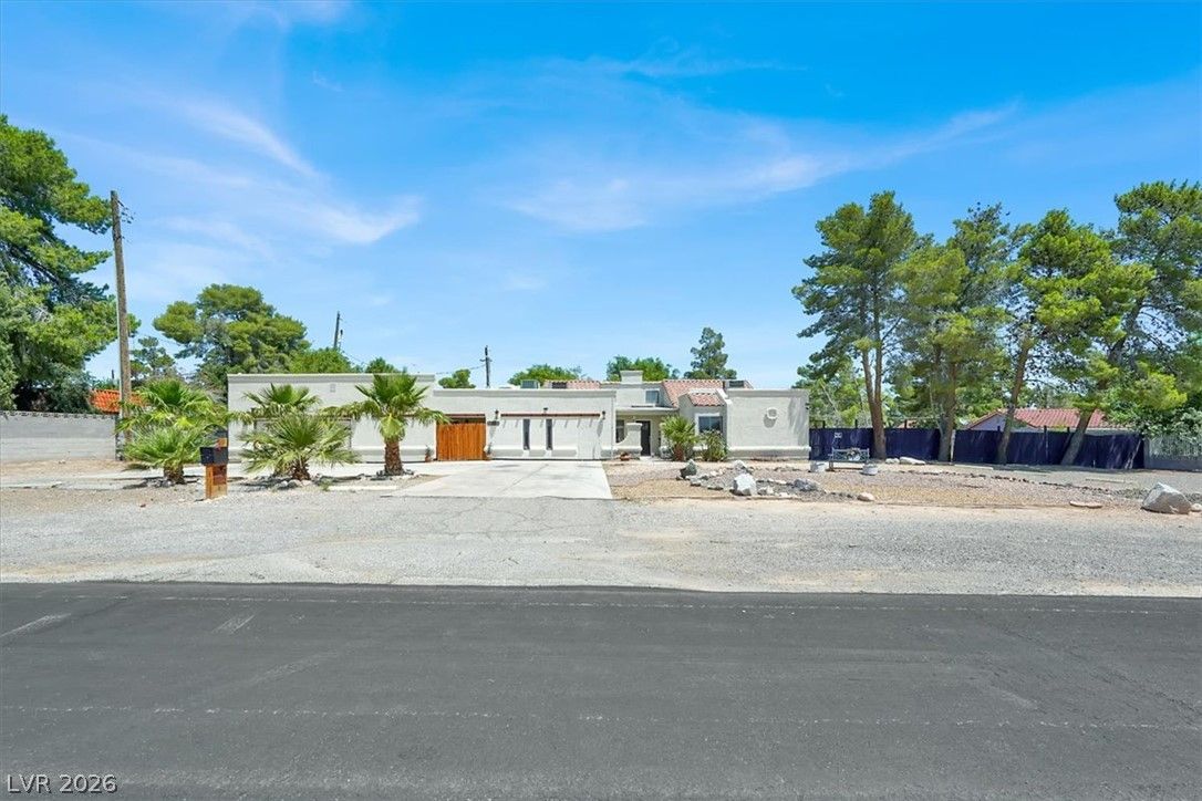 5008 Donnie Avenue — photo 1