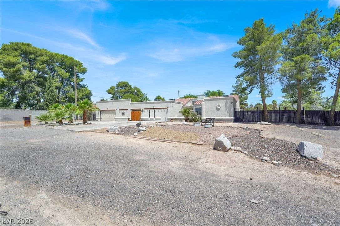 5008 Donnie Avenue — photo 2