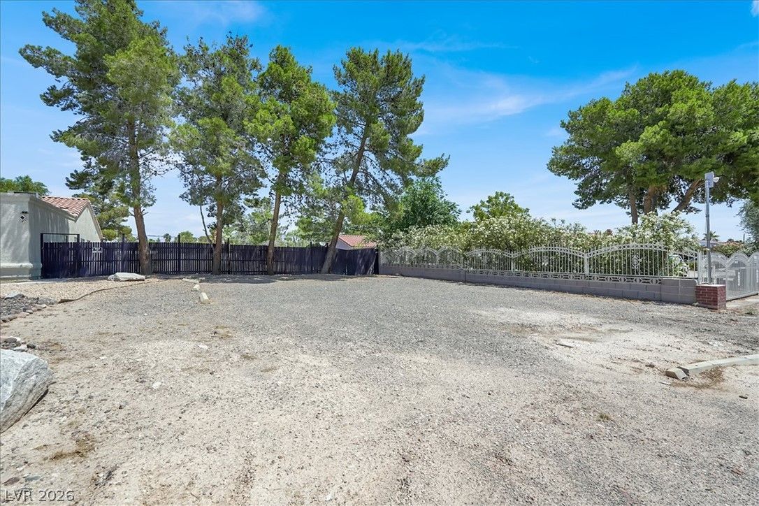 5008 Donnie Avenue — photo 3