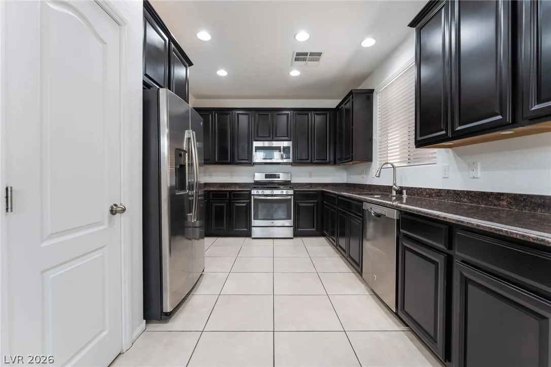 9353 Pink Stargazer Avenue — photo 4