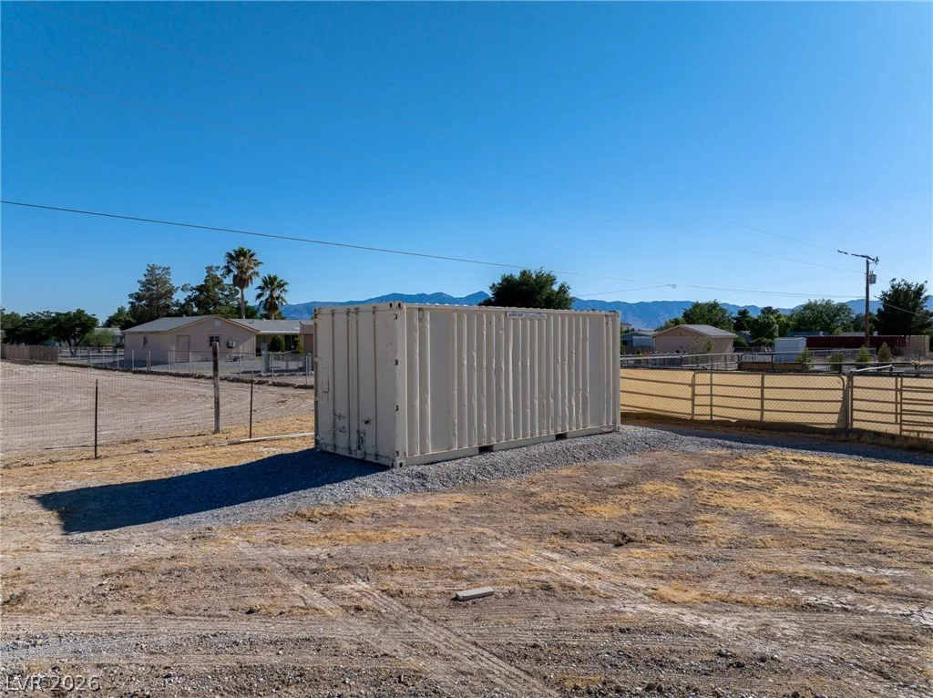3361 East Navajo Boulevard — photo 2