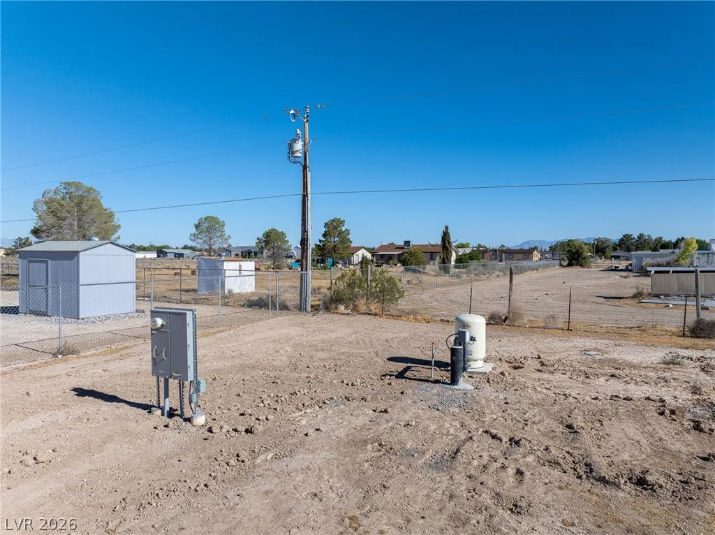 3361 East Navajo Boulevard — photo 3