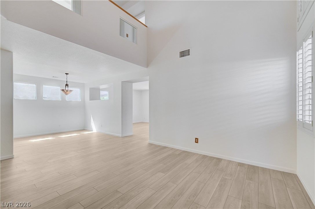9492 Rainfall Avenue — photo 4