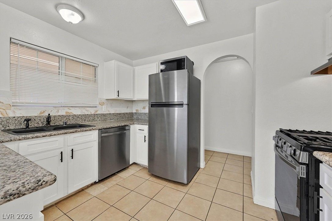 2200 South Fort Apache Road 2142 — photo 2