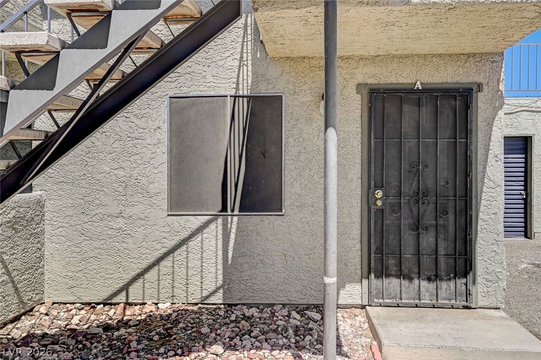 1305 Kari Lee Court A — photo 2