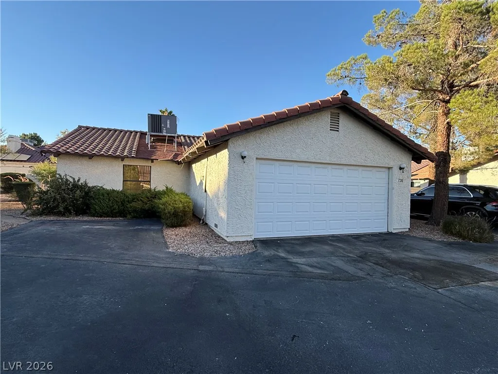 720 Sea Pines Lane — photo 2