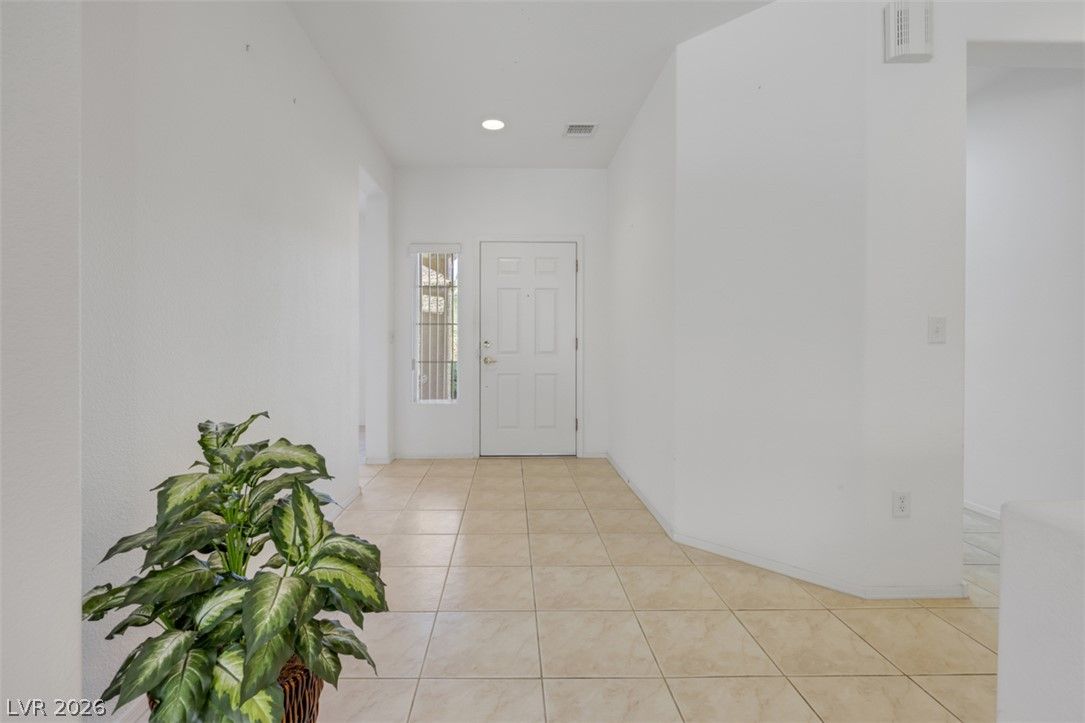 2833 Winslow Springs Drive — photo 5 of 40