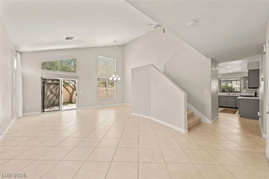121 Golf Range Street — photo 3