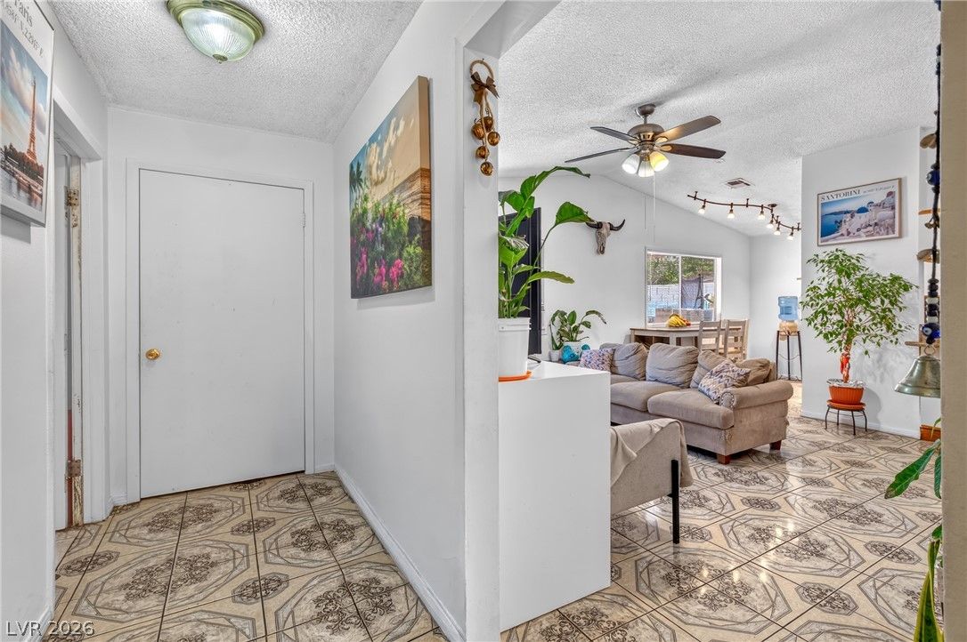 2224 La Sombra Street — photo 2 of 30