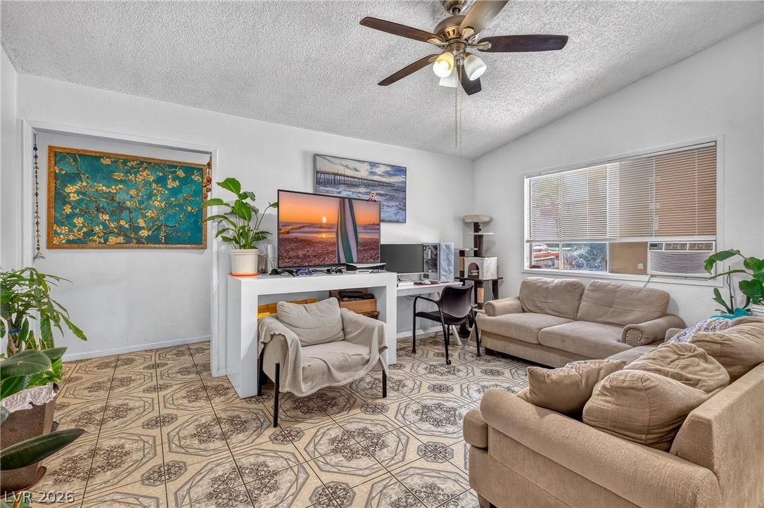 2224 La Sombra Street — photo 3 of 30